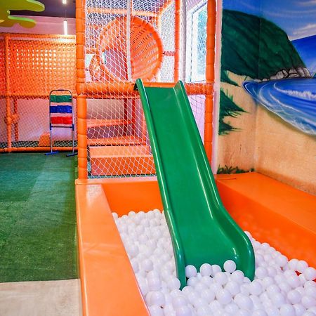 Costao Do Santinho Resort All Inclusive Флорианополис Экстерьер фото A slide in a ball pit