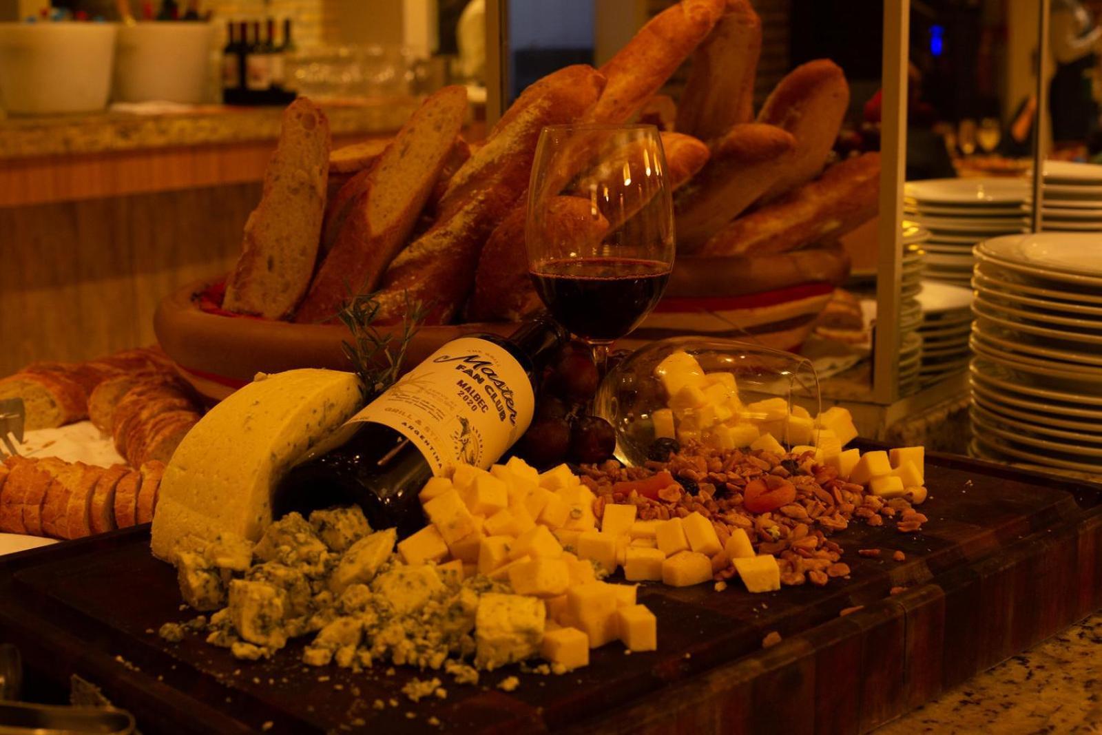 Costao Do Santinho Resort All Inclusive Флорианополис Экстерьер фото A cheese platter